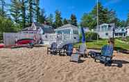 Lainnya 2 Beachfront Sebago Cottage w/ Deck + Grill!