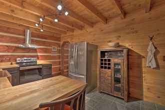 Lainnya 4 Gorgeous Log Cabin w/ 2 Decks + Fireplaces!