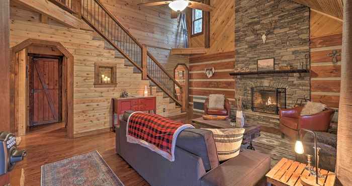 Others Gorgeous Log Cabin w/ 2 Decks + Fireplaces!