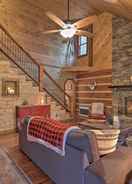 ภาพหลัก Gorgeous Log Cabin w/ 2 Decks + Fireplaces!
