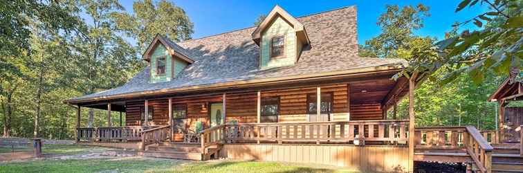 Lain-lain Rustic Broken Bow Retreat w/ Hot Tub & Deck!