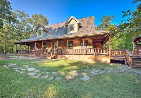 อื่นๆ Rustic Broken Bow Retreat w/ Hot Tub & Deck!