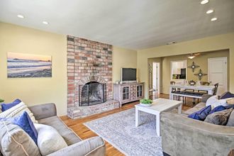 其他 4 Oceanside Home w/ Yard - Walk to Beach & Pier