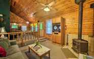 Others 7 Eureka Springs Studio w/ Deck, Views & Bbq!