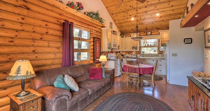 อื่นๆ 5-star Log Cabin: Quaint & Cozy, Near Grand Canyon