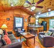 Others 7 'fox Creek Hillside Cabin' w/ Hot Tub & Fire Pit!