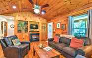 Others 2 'fox Creek Hillside Cabin' w/ Hot Tub & Fire Pit!