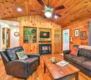 Others 2 'fox Creek Hillside Cabin' w/ Hot Tub & Fire Pit!