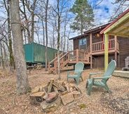 Others 2 Pet-friendly Hochatown Studio Cabin w/ Hot Tub!