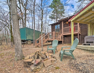 Others 2 Pet-friendly Hochatown Studio Cabin w/ Hot Tub!