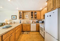 기타 4 Lincoln Beach Condo w/ Balcony + Ocean Views!