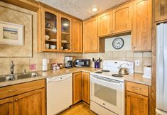 기타 3 Lincoln Beach Condo w/ Balcony + Ocean Views!