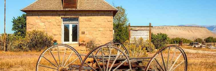 Others Converted Historic Schoolhouse w/ Hot Tub & Views!