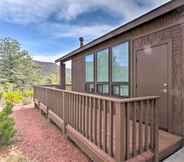 Khác 7 Lavish Pine Cabin w/ Deck, New Hot Tub + Mtn Views