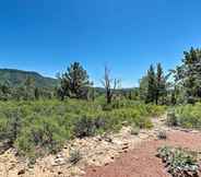 Khác 5 Lavish Pine Cabin w/ Deck, New Hot Tub + Mtn Views