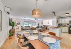 기타 2 Family-friendly Saugerties Home w/ Hot Tub & Games