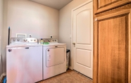 Lainnya 5 Pet-friendly Adobe ~ 3 Miles to Lake Powell!