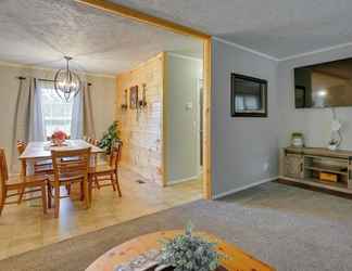 อื่นๆ 2 Spacious Wellston Home Near Hiking & Skiing!