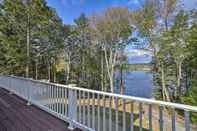 Lainnya Beautiful Lakefront Retreat w/ Deck & Views!