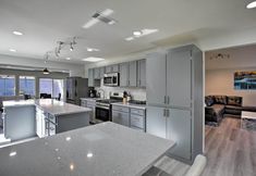 其他 6 17 Mi to Dallas: Richardson Home w/ Hot Tub