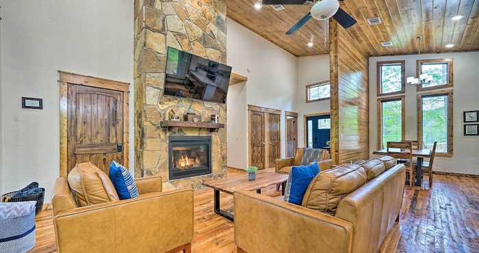 Others Broken Bow Family Cabin w/ Fireplace & Hot Tub!