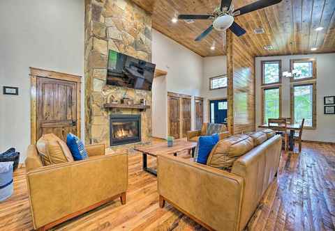 Others Broken Bow Family Cabin w/ Fireplace & Hot Tub!