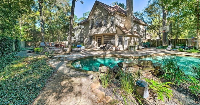 Others Spacious Woodlands Home: Pool & Outdoor Oasis