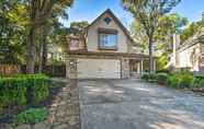 Others 7 Spacious Woodlands Home: Pool & Outdoor Oasis