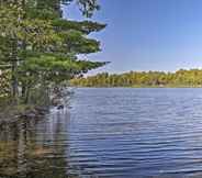 Lain-lain 6 Waterfront Mercer Cabin w/ Wraparound Porch!