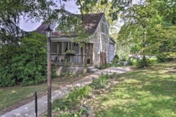 Others Enchanting Family House w/ Balcony < 3 Mi to Wvu!