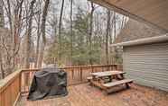 Others 3 Family Poconos Home w/ Decks & Community Amenities