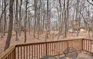 Others 6 Family Poconos Home w/ Decks & Community Amenities