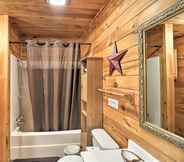 Others 2 'starstruck' Cabin w/ Spa 4 Mi to Broken Bow Lake!