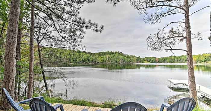 Others Quiet Retreat on Lake w/ Kayaks, Boats + Bikes!