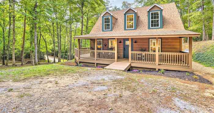 อื่นๆ Idyllic Warne Cabin in the Woods w/ Hot Tub!