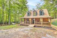 อื่นๆ Idyllic Warne Cabin in the Woods w/ Hot Tub!