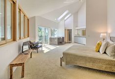 Others 2 Hike, Bike & Explore: Oceanfront Kingston Getaway