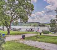 Others 3 Cheerful Camdenton Cottage: Steps to Lake!