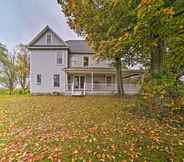 Lain-lain 5 Historic Victorian Farmhouse w/ Porch & Views!