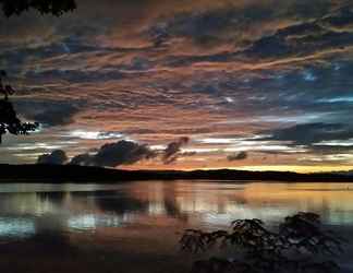 Lainnya 2 Captivating Cadiz Hideaway w/ Deck on Lake Barkley