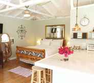 Others 3 Charming Culver City Cottage w/ Shared Pool+garden