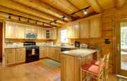 Khác 5 Stellar Wilmington House on 20 Wooded ADK Acres!