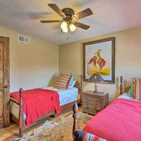 Interior 1 Fort Worth Apt < 5 Mi to Downtown!, Ball-Eddleman-McFarland House Hotels