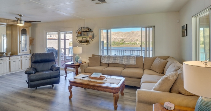 Lain-lain Riverfront Bullhead City House w/ Balcony!