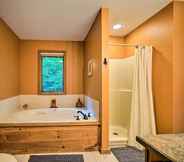 Lainnya 6 Spacious Dover Home w/ Sauna < 5 Miles to Ski!