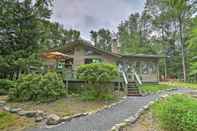 Lainnya Peaceful Lakefront Oasis w/ Deck & Private Beach!