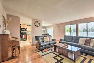 其他 4 Welcoming Medford Home Near Parks & Downtown!