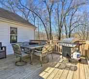 Others 2 Quaint Creekside Cottage w/ Porch & Backyard!