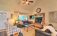 Lainnya 4 Charming Show Low Cabin w/ Fire Pit: Near Hiking!