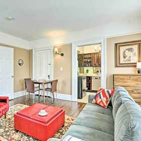 Primary image1Historic Poughkeepsie Apt - Walkable Location,达奇斯县公寓